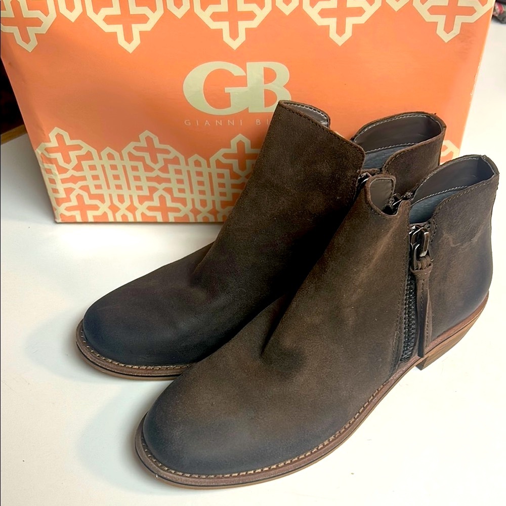🆕Gianni Bini⭐️NWT⭐️Dark Brown LEATHER Ankle Boots with Zippers Size 9